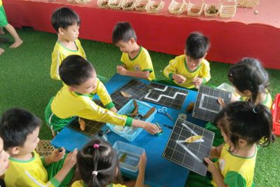 Hoạt động ngoài trời: trải nghiệm Chiếc lá thần kỳ 👏👏- Lớn A ❤️❤️❤️