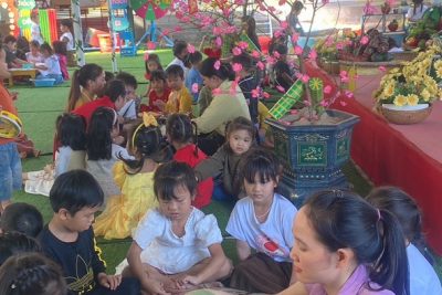 Trải nghiệm vui xuân đón tết của cô và các cháu Trường Mầm non Đức Lợi