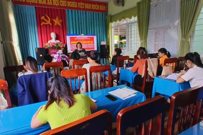 ngày 4/9 chi bộ trường tổ chức sinh hoạt chuyên đề quý III